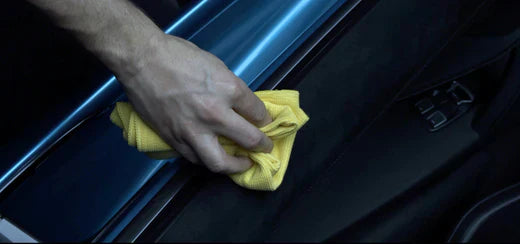 Alcantara richtig reinigen und pflegen